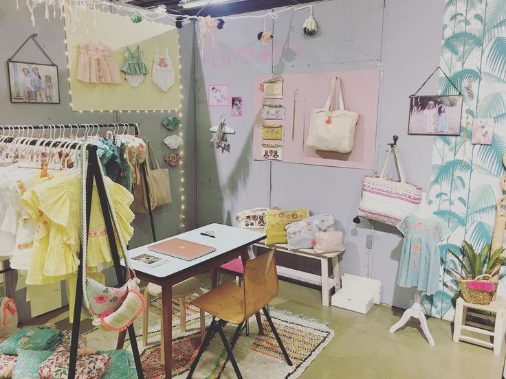 stand Playtime Louise Misha