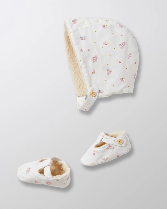 ensemble-beguin-et-chaussons-fourres-bebe (1)